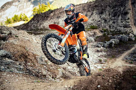 Anderes Terrain: Enduro-Fahren zählt zu einer von Hirschers Leidenschaften.