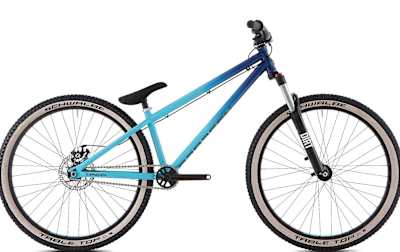 À moins de 800 euros, l’Amplitude CR2 de la marque Saracen est l'un des meilleurs VTT slopestyle pour sauter.