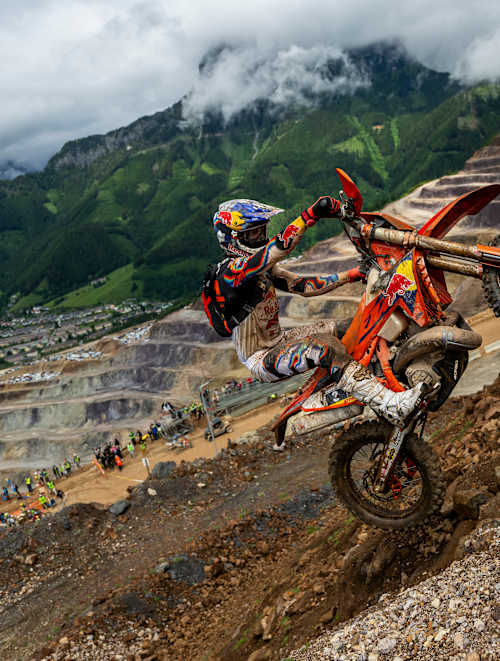 El piloto de Hard Enduro Manuel Lettenbichler compite en el Red Bull Erzbergrodeo en Eisenerz, Austria, el 2 de junio de 2024