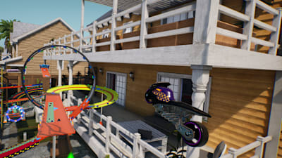 Screenhsot aus Hot Wheels Unleashed 2 zeigt eine Strecke mit Loopings in einem Vorgarten.