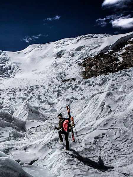 L'explorateur et aventurier Andrzej Bargiel est le premier à avoir descendu le K2 à ski.