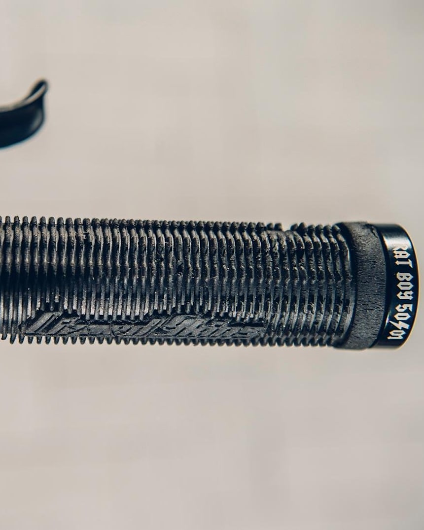 thin mtb grips