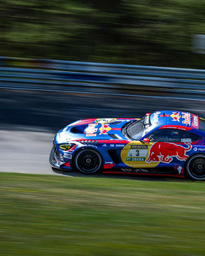 Max Verstappen fährt den Mercedes-AMG GT3 Evo während des Qualifyings für das ADAC RAVENOL 24h-Rennen 2026 am Nürburgring. 