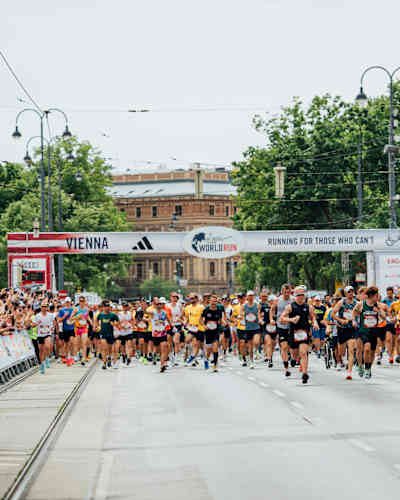Der Startbereich beim Wings for Life World Run 2024 in Wien, Österreich.