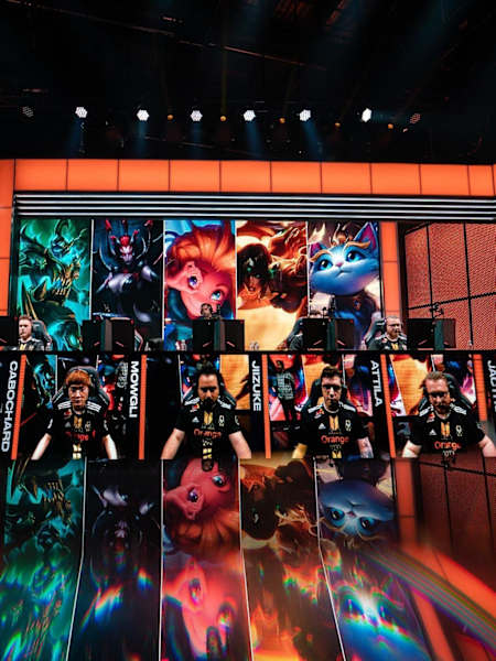A photo of champion select at the LEC studios