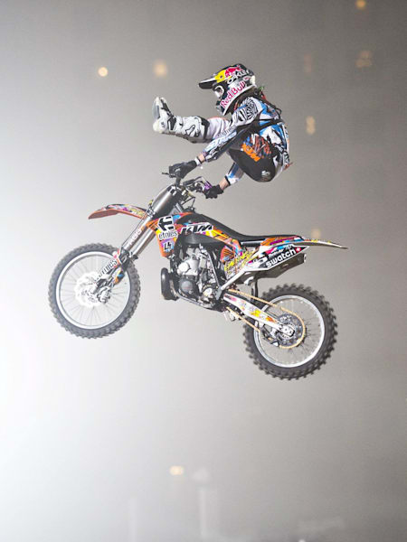 Levi Sherwood performs a 'McMetz' trick