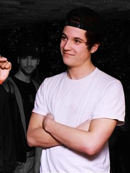 Plongez dans les coulisses de Rap Contenders, première ligue de battle de rap en France.