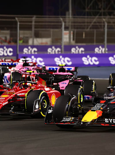 Max Verstappen e Charles Leclerc durante il GP d'Arabia Saudita 2022