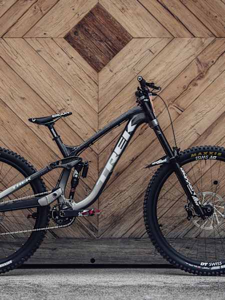 Vali Höll's Trek Session: World Cup racer bike check