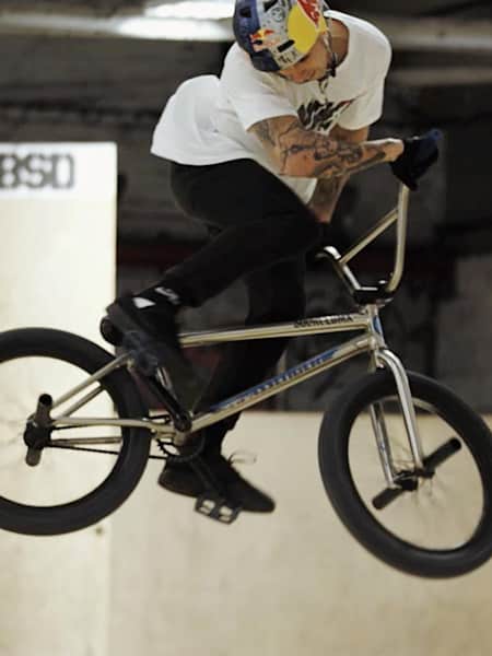 Kriss Kyle, Raw 100: Riding BMX at Unit 23 | Red Bull