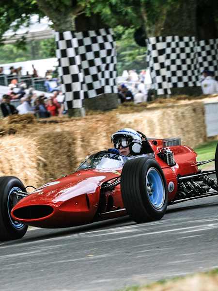 5分で学ぶスピード狂の祭典『Goodwood Festival of Speed』 | Red Bull TV