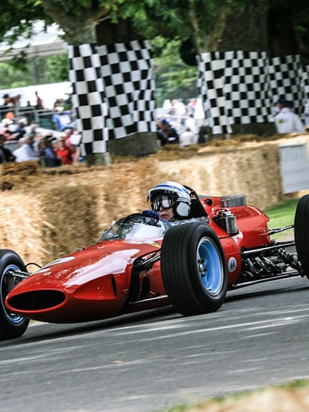 5分で学ぶスピード狂の祭典『Goodwood Festival of Speed』 | Red Bull TV