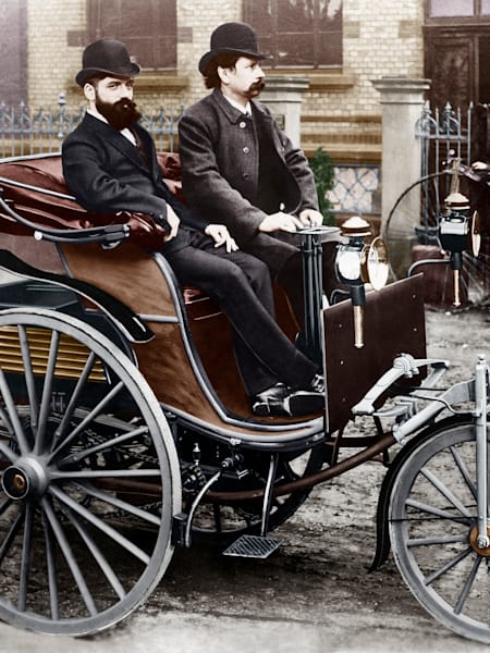 Carl Friedrich Benz und seine Frau Bertha entwickelten Zweitaktmotoren.