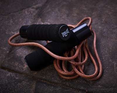 La corde à sauter Everlast Skipping Rope est une bonne idée de cadeaux de Noël pour fans de fitness.