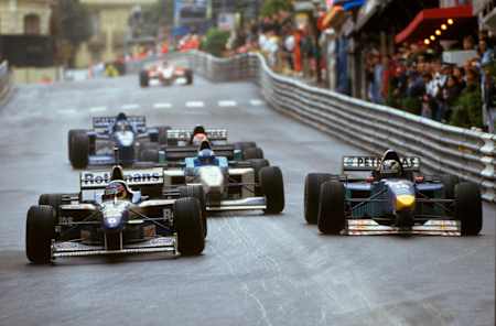 Johnny Herbert (dcha.) fue tercero de cuatro clasificados, en el Gran Premio de Mónaco de 1996.