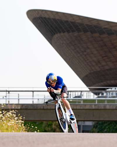 Lucy Charles Barclay entrena en Lee Valley Velopark, Londres, el 24 de julio de 2024.   