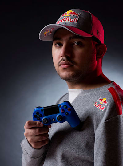 『FIFA』トッププレイヤーMsdossaryが語るプロキャリアとお気に入りのゲーム |eスポーツ レッドブル