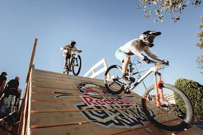 31 pilotes sur 155 ont terminé la course de VTT descente Red Bull Campo 2022 devant Loïc Bruni.