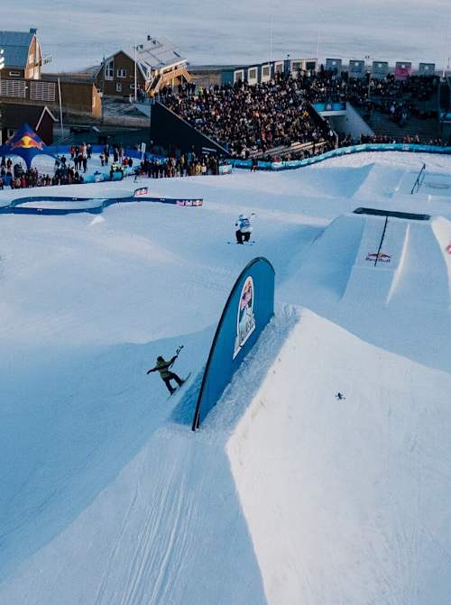 Freeskier treten beim Red Bull Unrailistic Best Trick in Are, Schweden am 26. April 2024 an