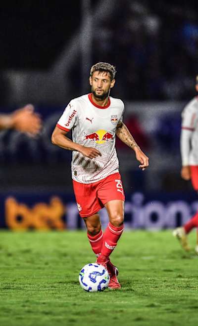 Juninho Capixaba on the ball during a Red Bull Bragantino match.