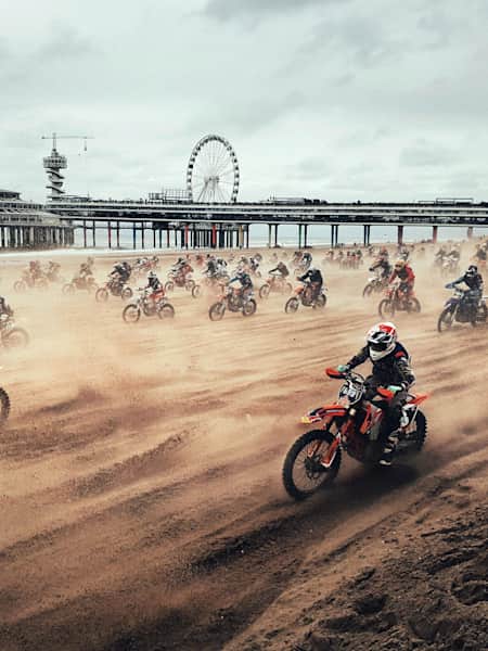 Chaos barst los op het strand van Scheveningen.