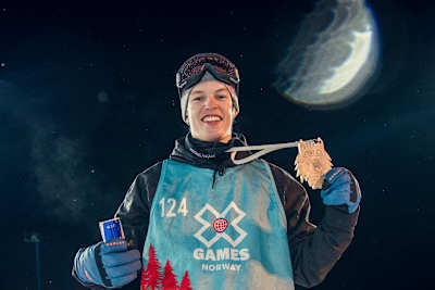 Oystein Braaten shows his ski slopestyle gold medal at X Games Hafjell 2017