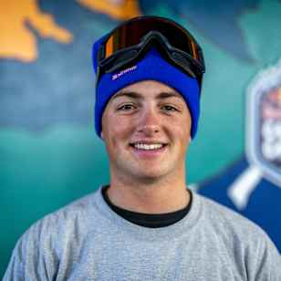Hunter Henderson: Freeskiing – Red Bull Athlete Profile