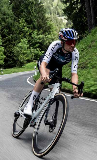 Thomas Pidcock performs during Sound of Tarmac in Berchtesgaden, Germany on June 3, 2025.