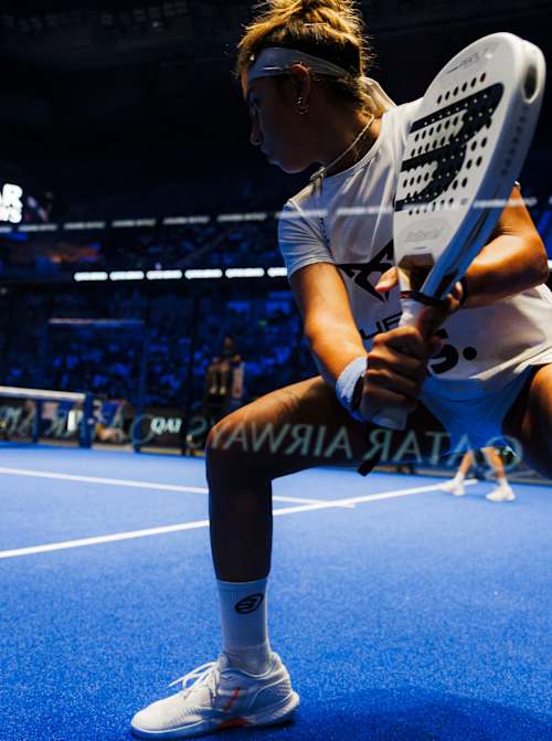 Beatriz González in action on the blue courts of Madrid at the 2025 Comunidad de Madrid Premier Padel P1 final, showcasing her dynamic play and Red Bull energy