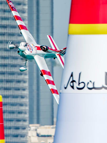 Paul Bonhomme bei der ersten Etappe der Red Bull Air Race Weltmeisterschaft in Abu Dhabi