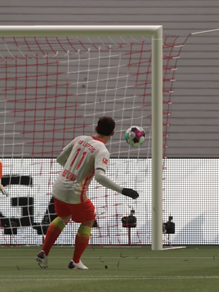 Ein RB Leipzig-Spieler in FIFA 21 beim Torabschluss.
