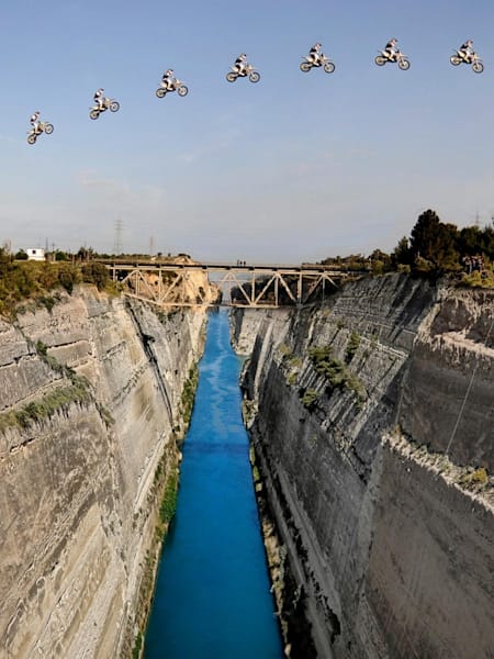 Robbie Maddison au-dessus du canal de Corinthe