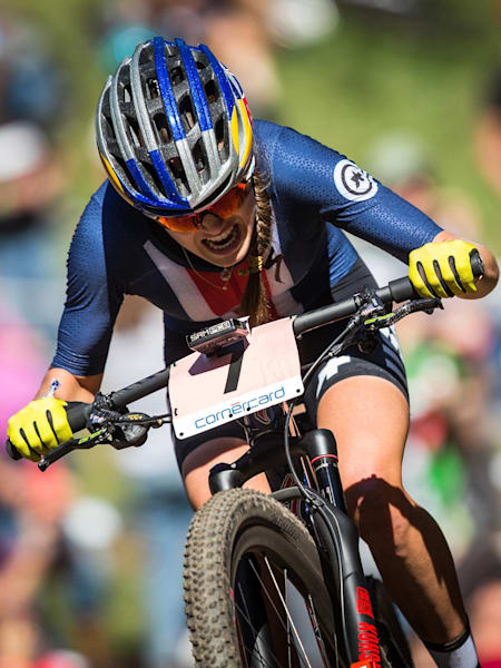 La saison 2 de la série de vidéos Fast Life suit la rideuse de VTT VTT cross-country Kate Courtney.