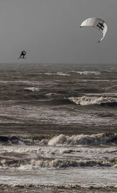 Cohan van Dijk with a late-back megeloop during Red Bull Megaloop in Noordwijk, 2025
