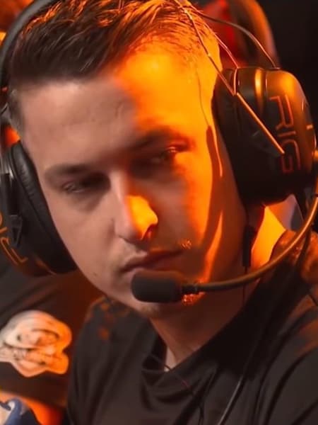 Julian “ENEMY” Blin, joueur esport français, est capitaine de PENTA sur Rainbow Six Siege.