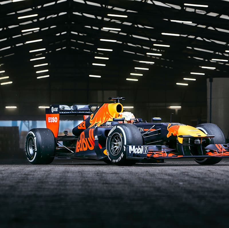 レッドブルF1 レッドブル、F1日本GP特別カラーリングを発表。ホンダF1初優勝