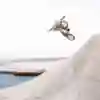 Ο Πάνος Μανάρας βγάζει no hands air στη Μήλο