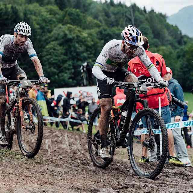 Henrique Avancini lidera a prova de XCC seguido por Mathieu Van der Poel em Val di Sole, Itália