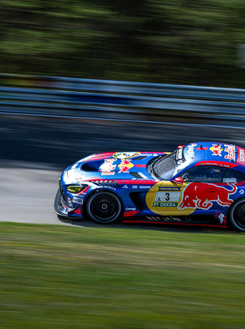 Max Verstappen fährt den Mercedes-AMG GT3 Evo während des Qualifyings für das ADAC RAVENOL 24h-Rennen 2026 am Nürburgring. 