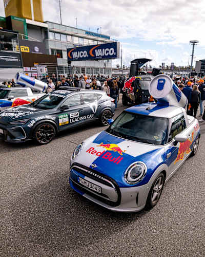 Red Bull Minis in der Startaufstellung beim DTM-Saisonfinale am Hockenheimring 2026.