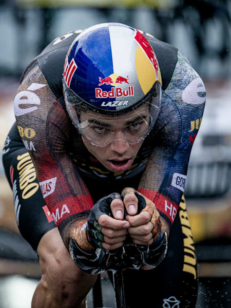  Wout van Aert en acción en el Tour de Francia