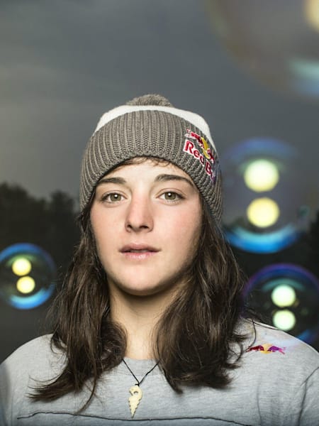 La championne du monde kayak Nouria Newman nous parle de sa double vie de kayakiste et étudiante.