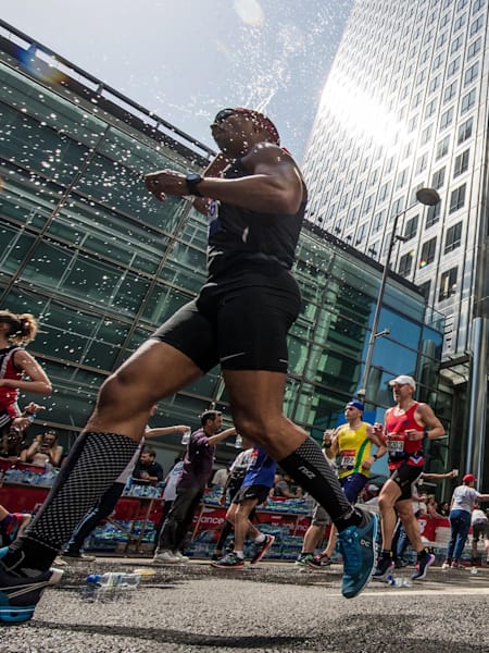 Runners pass through Canary Wharf at the VMLM