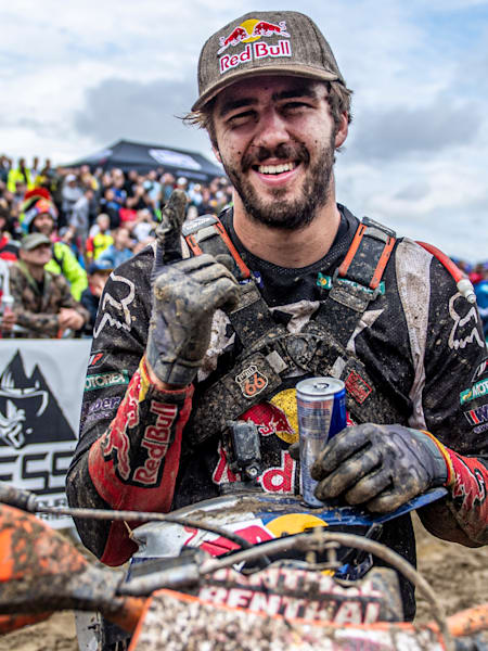 Porträtfoto von Enduro-Fahrer Manuel Lettenbichler  beim Red Bull Romaniacs.