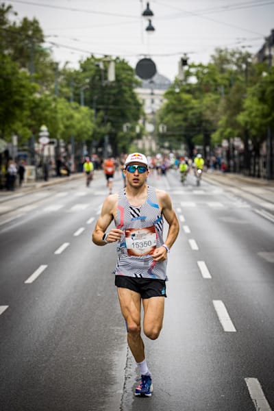 Tom Evans počas Wings for Life World Run v rakúskej Viedni 8. mája 2022. 