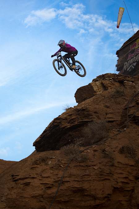 Chelsea Kimball en el entrenamiento del día 1 antes de la Red Bull Rampage 2024 en Utah