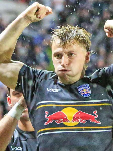 Alex Hearle celebrate