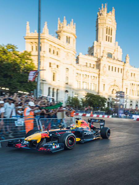 Sergio "Checo" Perez en acción durante Red Bull Showrun Comunidad de Madrid, España el 15 de julio de 2023.
