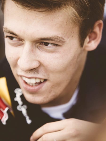 Kvyat pode trocar ideias em quatro línguas