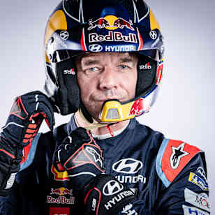 Sébastien Loeb podczas sesji zdjęciowej przed startem sezonu 2020 WRC